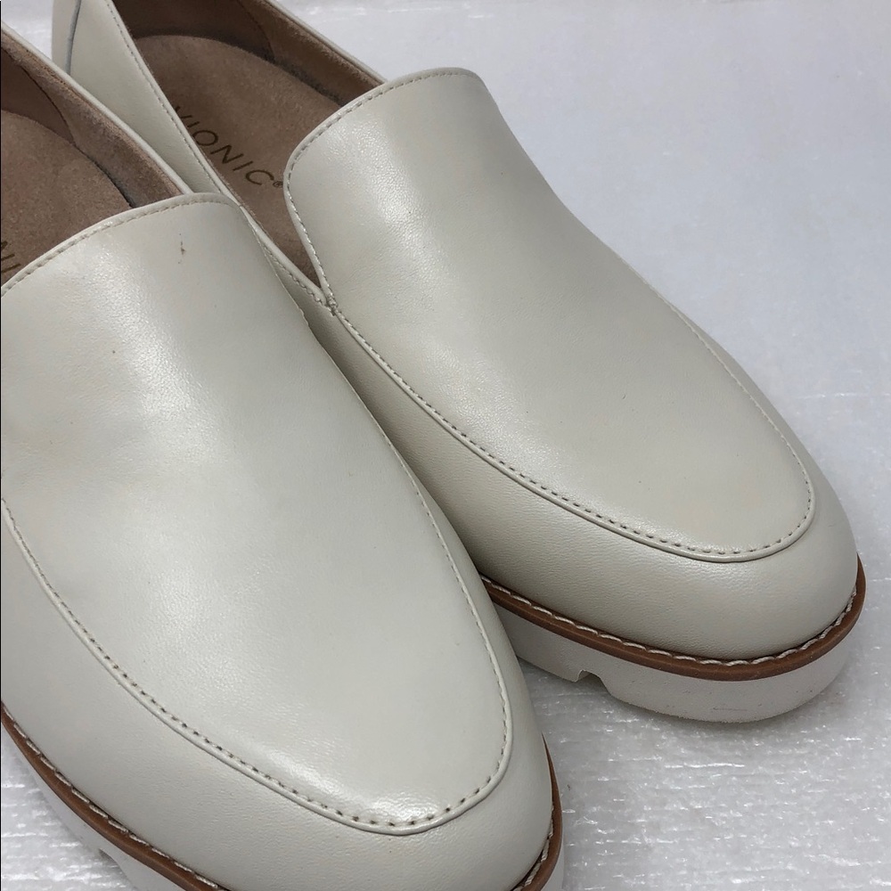 NEW Vionic Loafers Kensley Cream Leather Slip On Chunky Lug Soles Women’s Size 9 - Picture 9 of 16